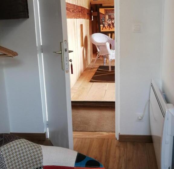 Quarto Estandar, La Posada