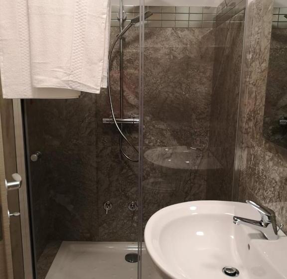 Номер Deluxe, Tra I Castelli