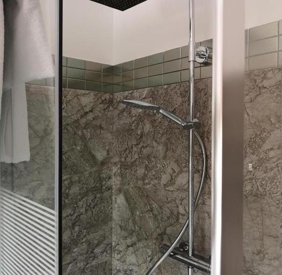 Номер Стандарт, Tra I Castelli