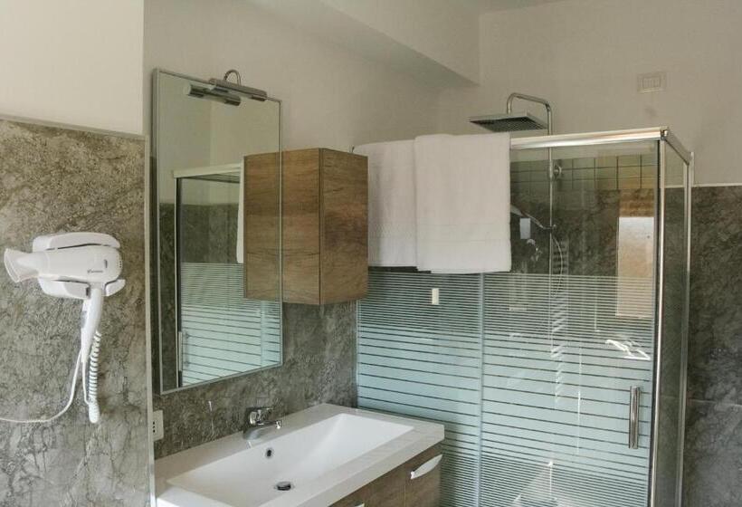 Номер Deluxe, Tra I Castelli