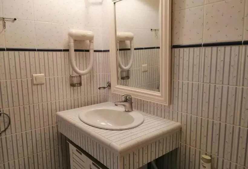 スタンダードルーム, Chambres D´hôtes Le Cèdre Bleu