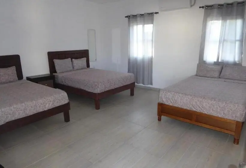 エコノミートリプルルーム, Hostal Casa Clavel