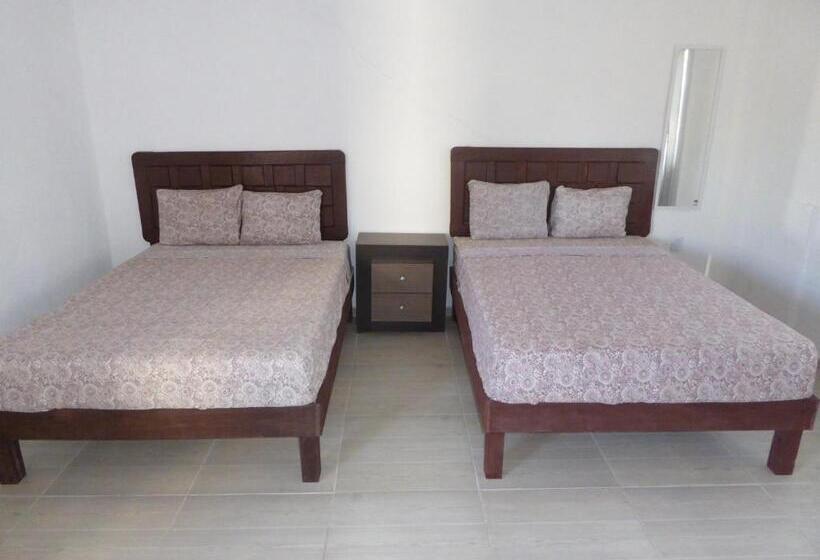 エコノミートリプルルーム, Hostal Casa Clavel