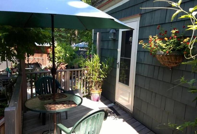 Deluxe Suite King Bed, Thomas Webster House