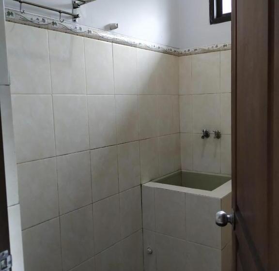 غرفة قياسية, Ngebel Indah