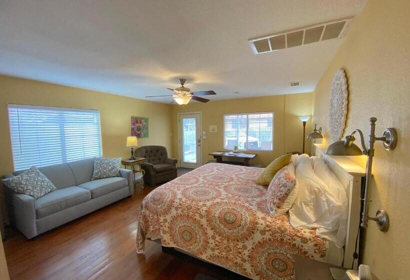 غرفة كلاسيكية رباعية, Comal Inn