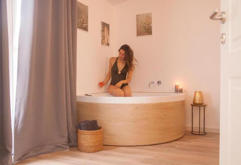 자쿠지 스위트, Al Vicolo Tre