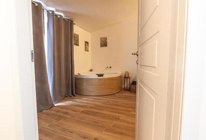 자쿠지 스위트, Al Vicolo Tre