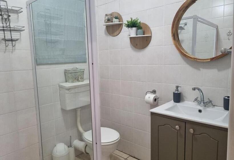 חדר משפחתי חדר אמבטיה משותף, Eight Palms