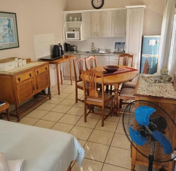 חדר משפחתי חדר אמבטיה משותף, Eight Palms