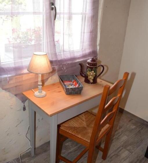 غرفة قياسية لذوى الاحتياجات الخاصة, La Perronière