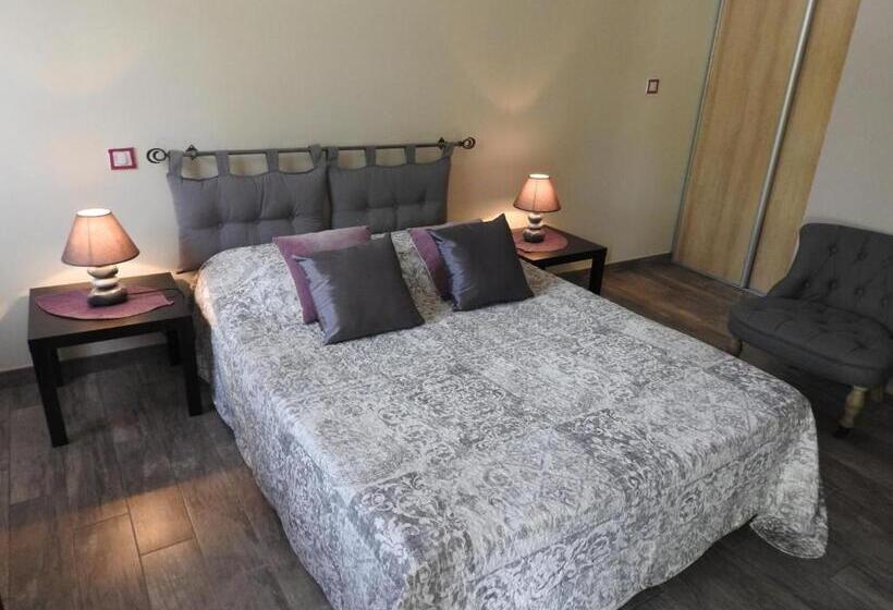 غرفة قياسية لذوى الاحتياجات الخاصة, La Perronière