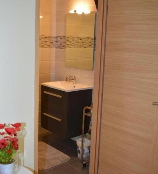 غرفة قياسية رباعية, La Perronière