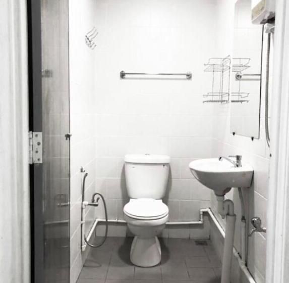 חדר אקונומי לשלושה, Ozzy Lodge Semporna