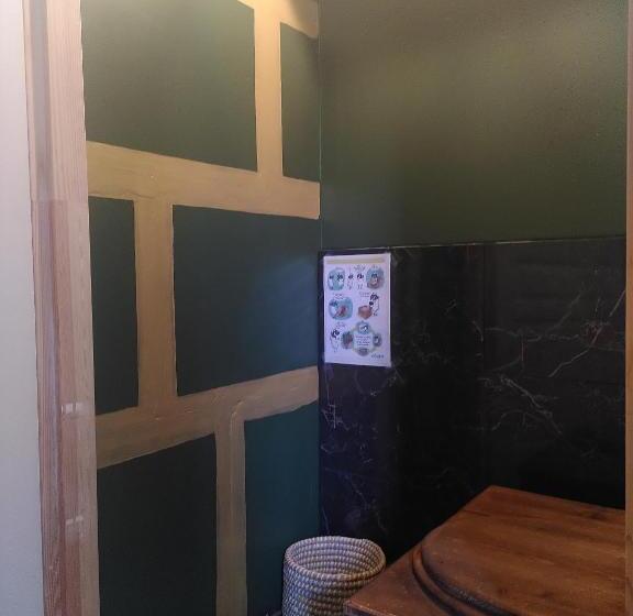 חדר דלוקס לארבעה, Au Fil Du Temps