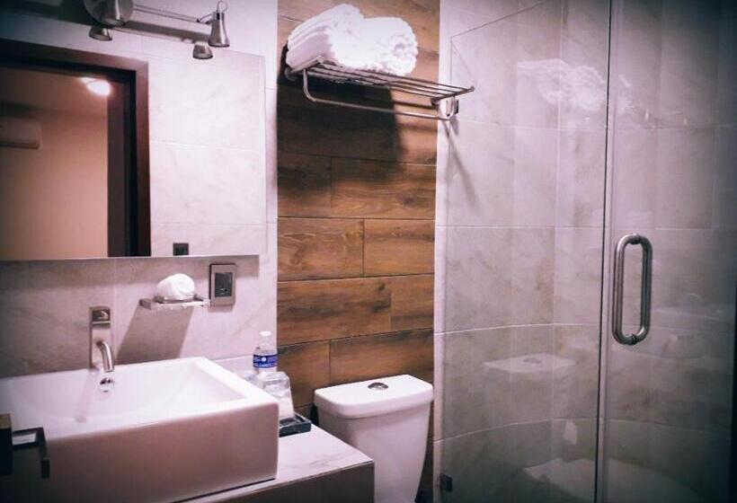 غرفة قياسية فردية, Corral Grande