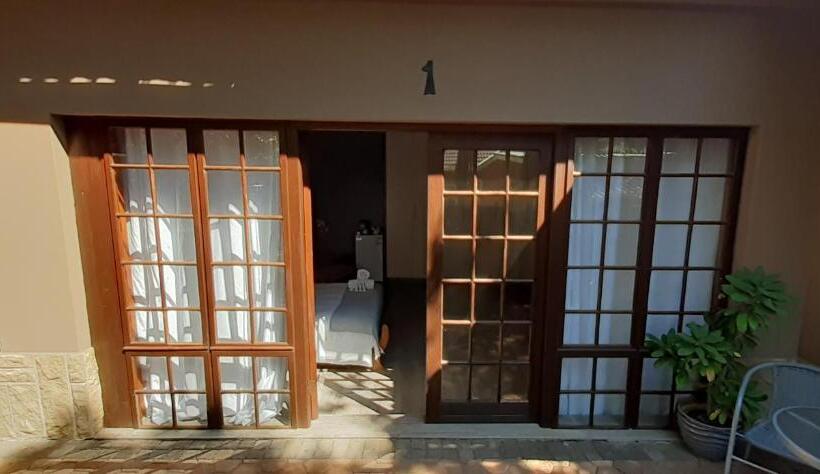 デラックスルーム, Jean Alno