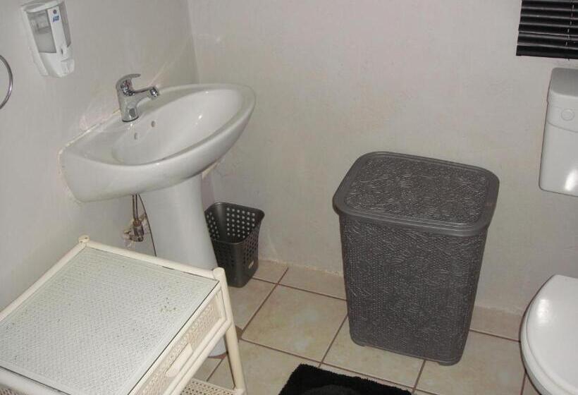 شقة غرفتين, Kudu Cottages