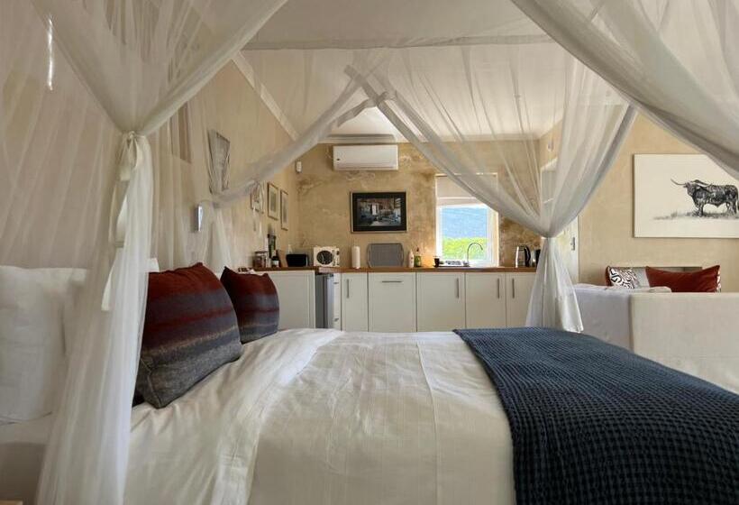 발코니가 있는 스위트, The Bean Tree