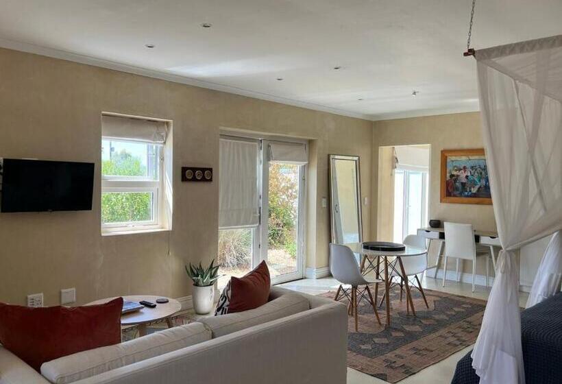 발코니가 있는 스위트, The Bean Tree