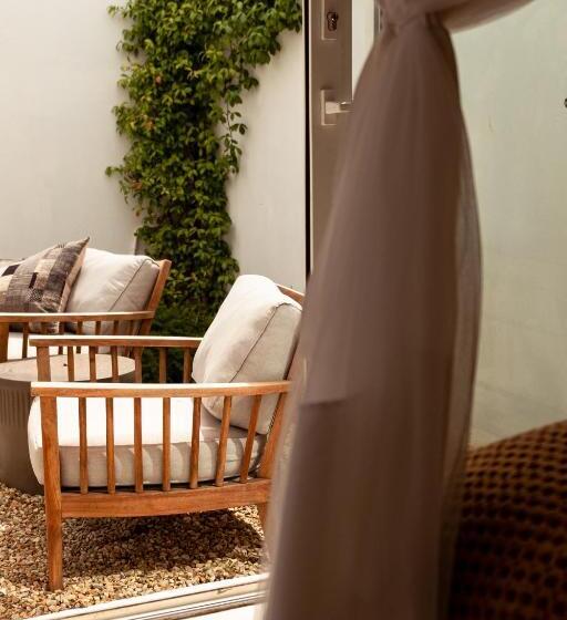 디럭스 스위트, The Bean Tree