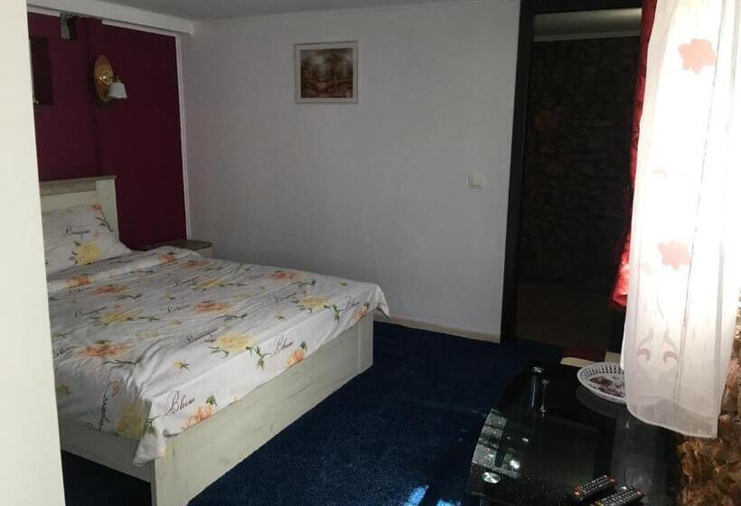 חדר משפחתי, Sunset Expanse