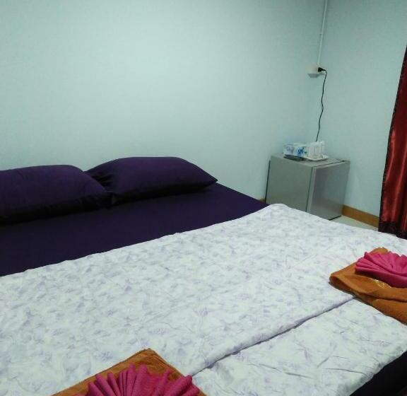 חדר בסיסי, Wattana Home