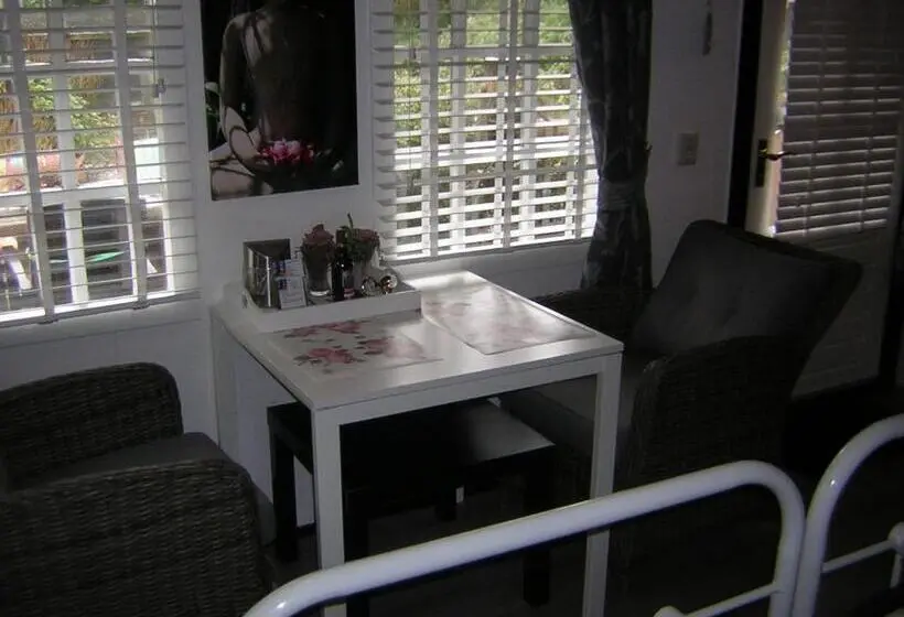 ガーデンビュースタンダードルーム, Prive Tuinhuis B&b Elly