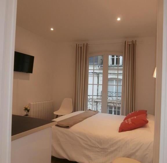Comfort room with balcony, Au Claire De Lune
