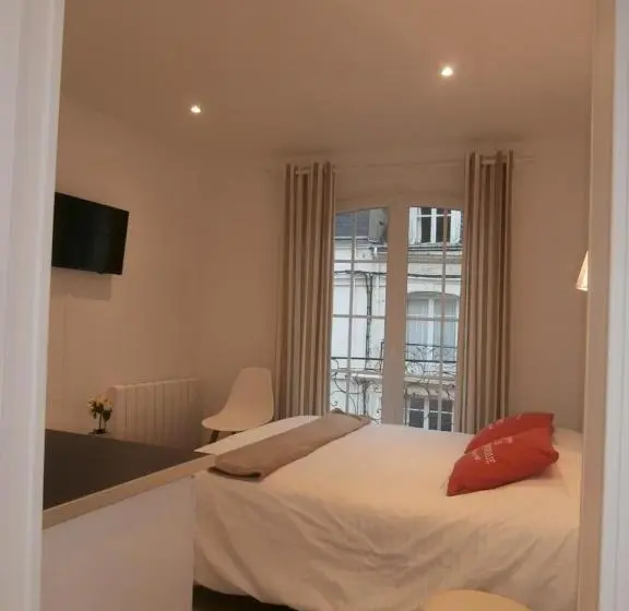 Comfort room with balcony, Au Claire De Lune