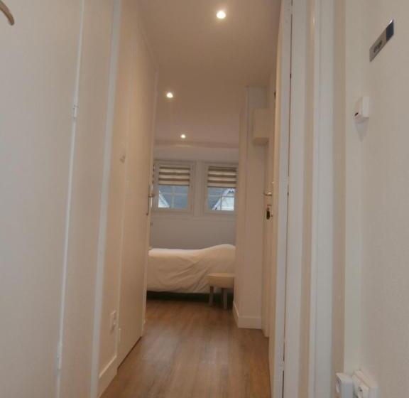 舒适型房间, Au Claire De Lune