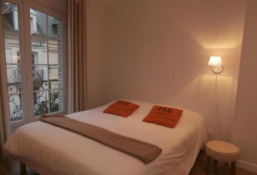 Comfort room with balcony, Au Claire De Lune