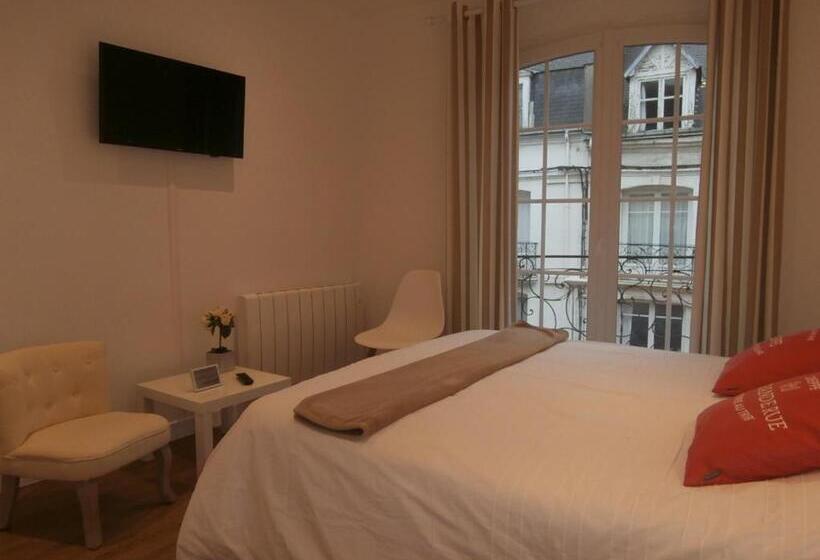 Comfort room with balcony, Au Claire De Lune