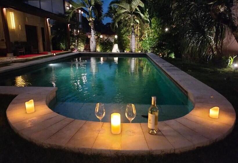 غرفة قياسية مطلّة علي حمام السباحة, Villa Pilou Boutique