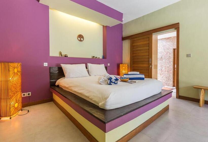 غرفة قياسية مطلّة علي حمام السباحة, Villa Pilou Boutique