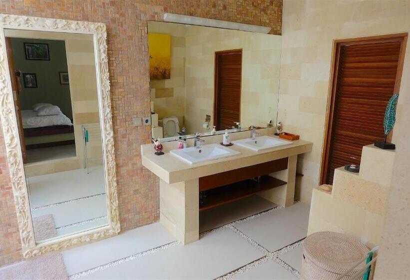 Номер Стандарт Вид на Бассейн, Villa Pilou Boutique