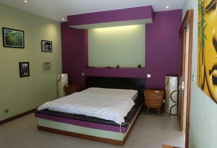 غرفة قياسية مطلّة علي حمام السباحة, Villa Pilou Boutique