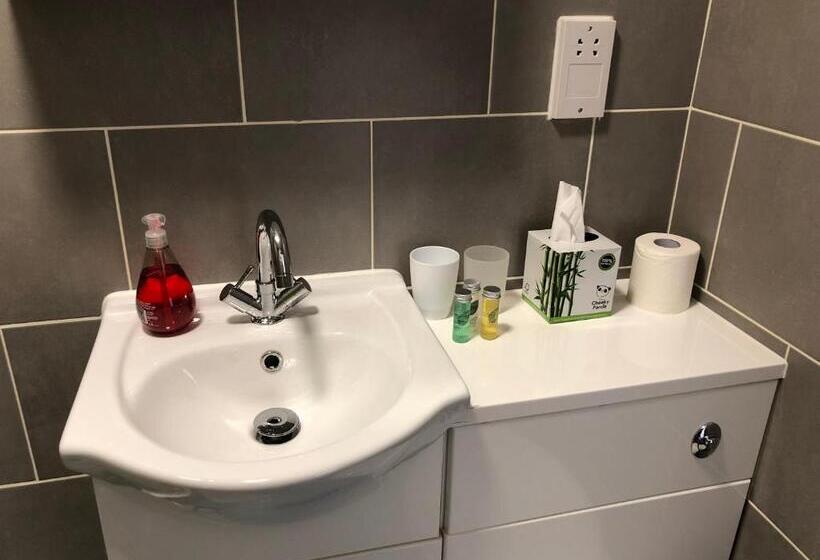 غرفة قياسية فردية, Opal Bank