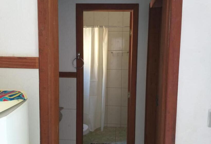 בקתת חדר, Chalés Mucios
