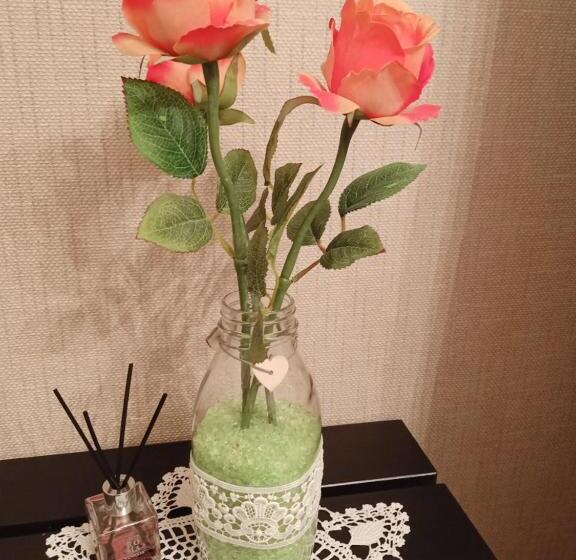 חדר משפחתי, La Casa Di Tino