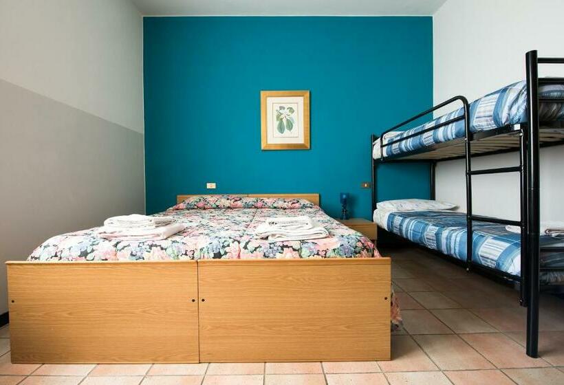 חדר סטנדרט לארבעה, Albergo La Rovere