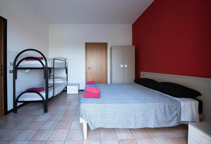 חדר סטנדרט לארבעה, Albergo La Rovere