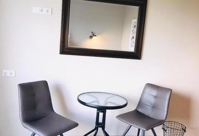اتاق لوکس, Loa S Nest