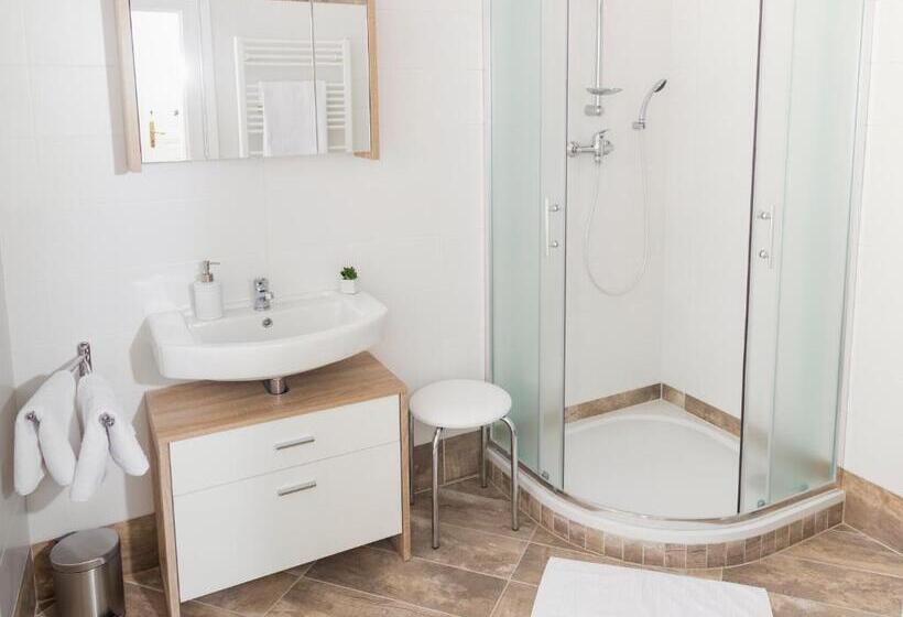 ２ベッドルームアパートメント, Scheinerhaus