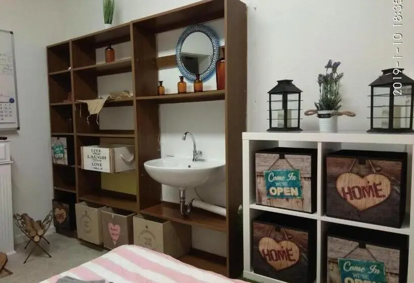 バス共有のスタンダードルーム, The Old Doctors Office