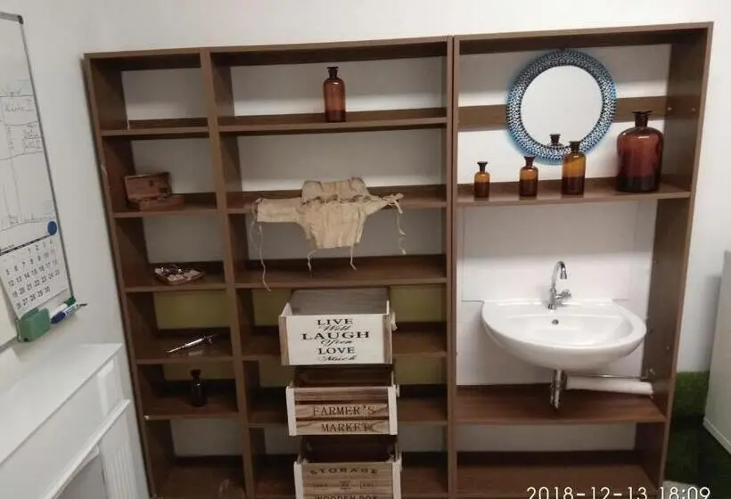 バス共有のスタンダードルーム, The Old Doctors Office