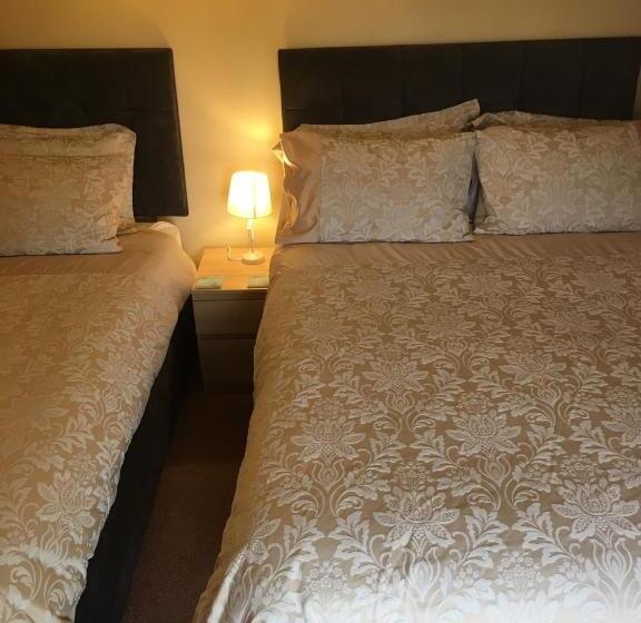 패밀리 룸, The Townhouse B And B