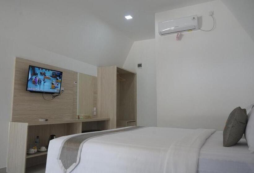 带大床的标准间, Madu Tiga Beach And Resort