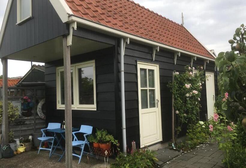 Номер Стандарт Вид на Озеро, Het Pulletje