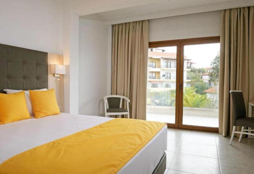 Трехместный Номер Superior, Aristoteles Holiday Hotel And Spa